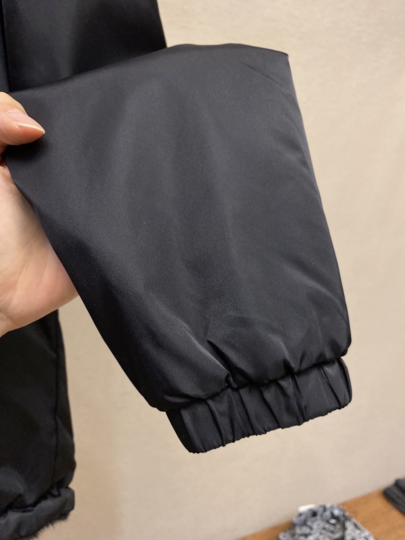 Pra*a outwear